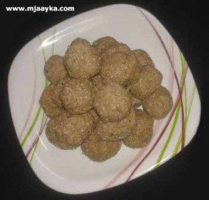 Mawa Til Ke Laddu Recipe