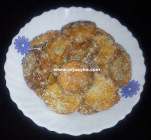 Apple Mathri Recipe
